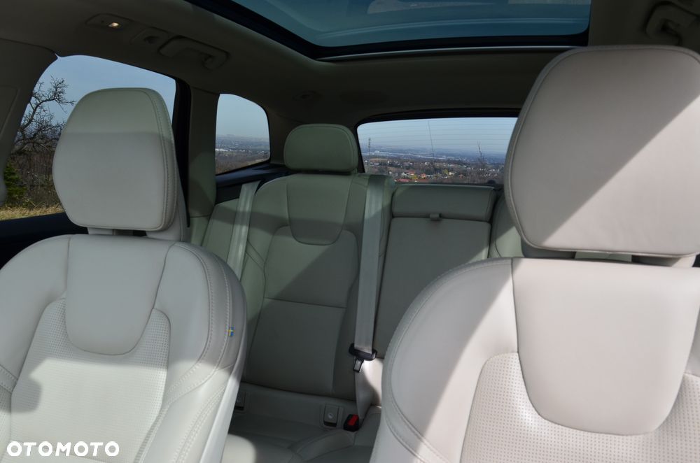 Volvo XC 60 B5 B AWD Ultimate Bright - 33