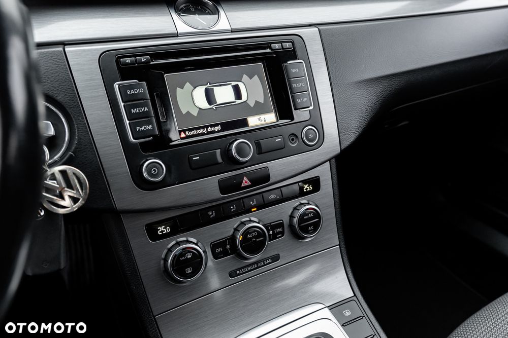 Volkswagen Passat - 35