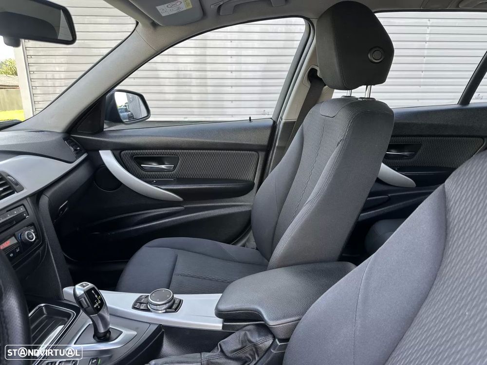 BMW 320 d EfficientDynamics Line Sport Auto - 36