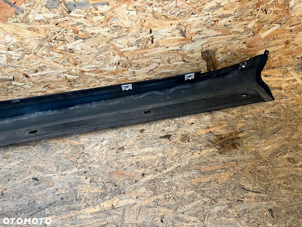Listwa progowa prawa MERCEDES W245 B-klasa Kod lakieru: 191 A1696102208 - 8