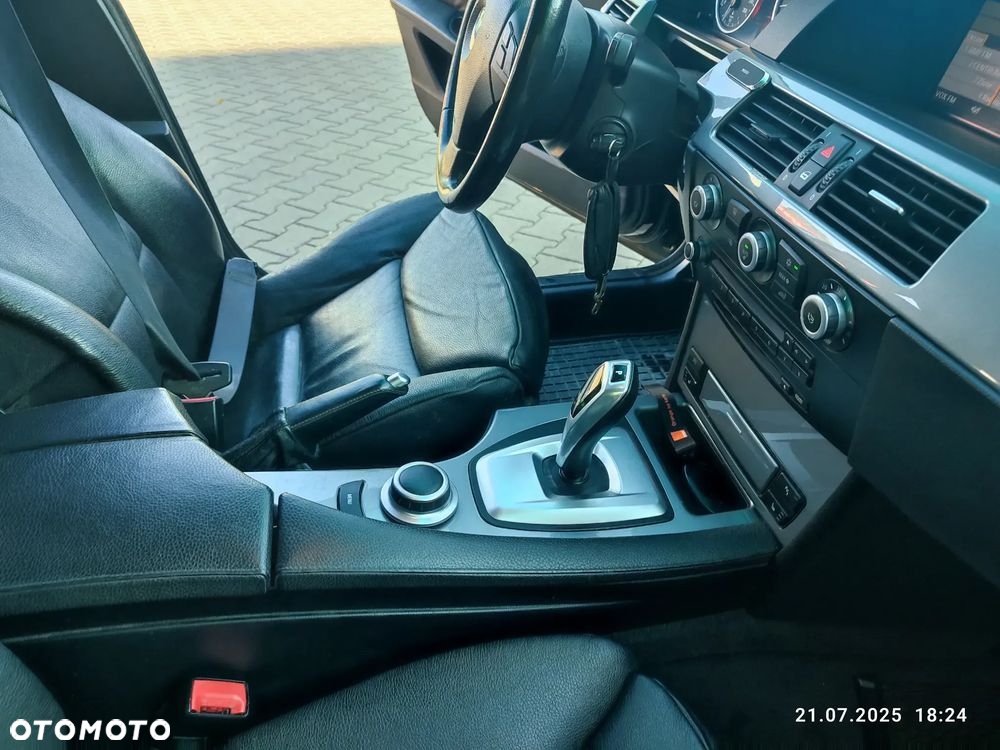 BMW Seria 5 530d Touring - 22