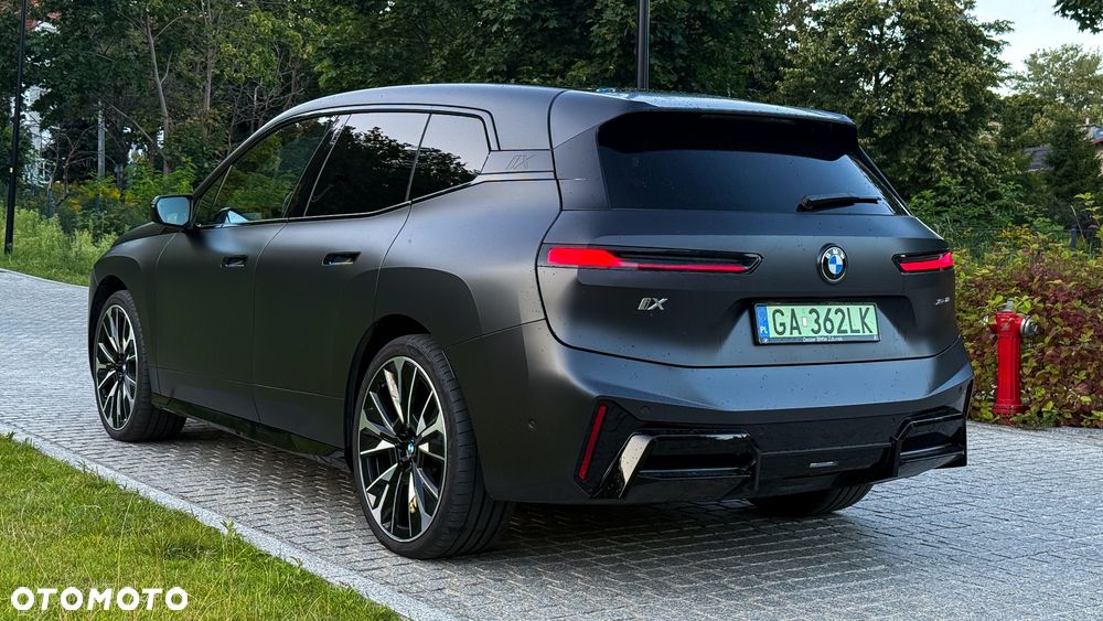 BMW iX - 11
