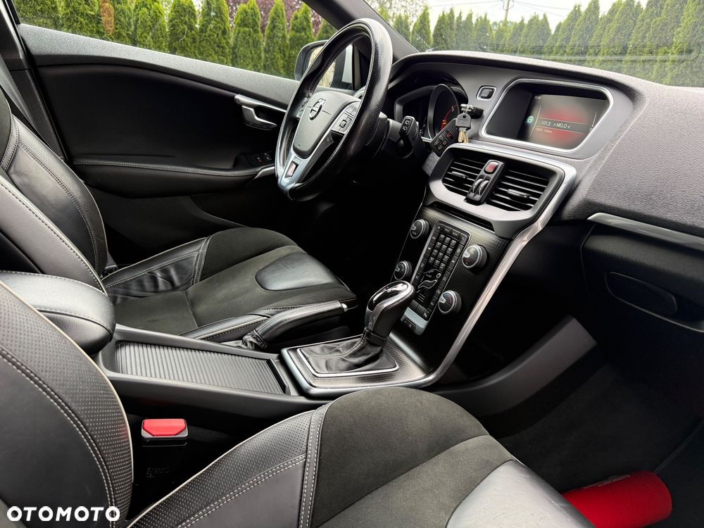 Volvo V40 D3 Geartronic RDesign - 37