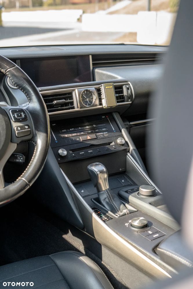 Lexus IS 200t Elite - 17