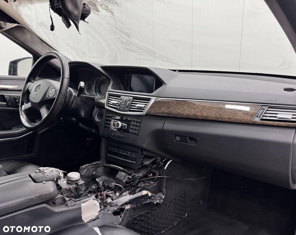 Mercedes-Benz Klasa E 300 CDI BlueEff - 13