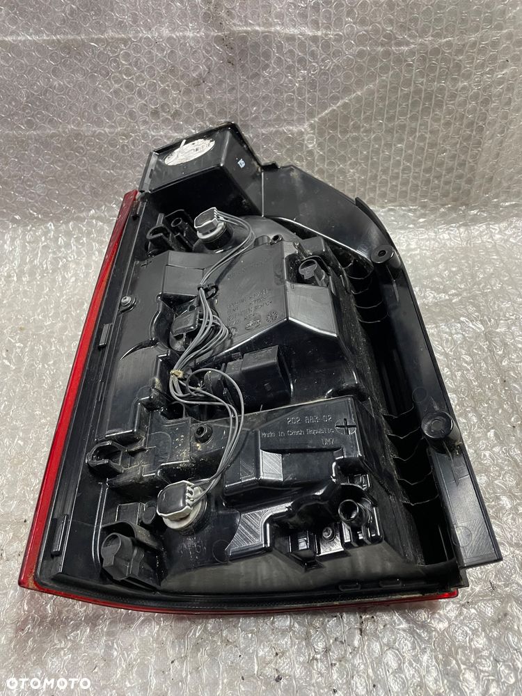 LAMPA TYŁ PRAWA VOLKSWAGEN MULTIVAN T6 - 13