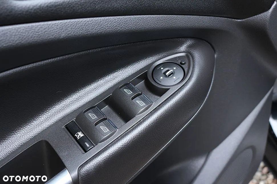 Ford Kuga 1.6 EcoBoost 2x4 Titanium - 23