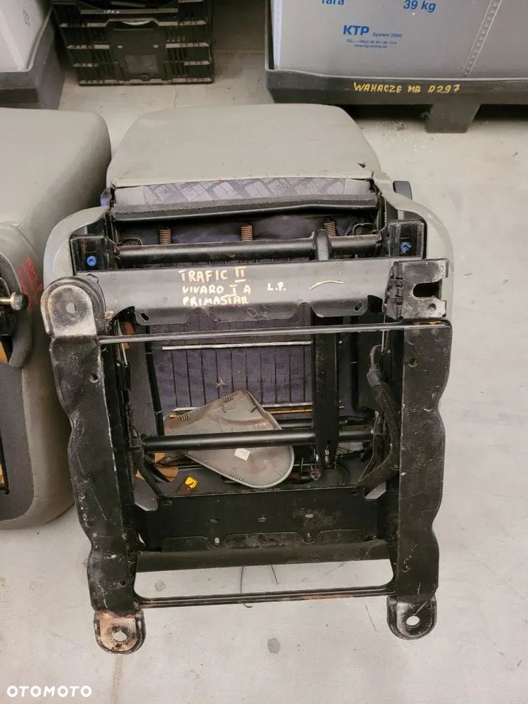 RENAULT GRAND SCENIC / CAPTUR / TRAFIC, II VIVARO I / CLIO III / MEGANE III FOTEL KANAPA - 28