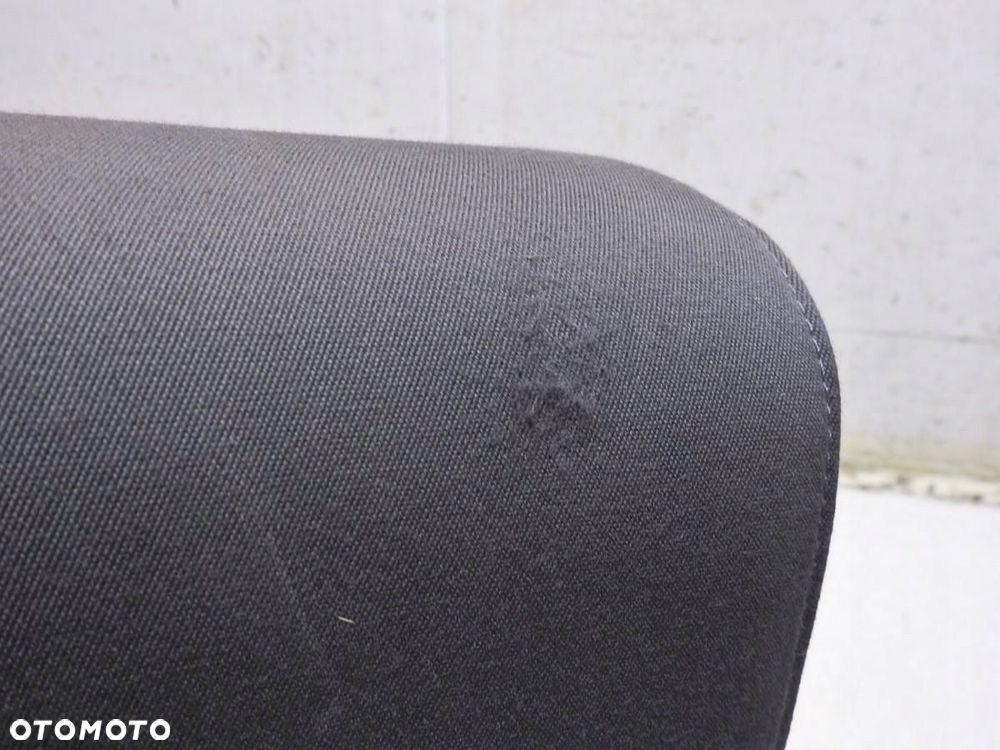 ZAGŁÓWEK ŚRODKOWY TYŁ AUDI A4 B7 - 4