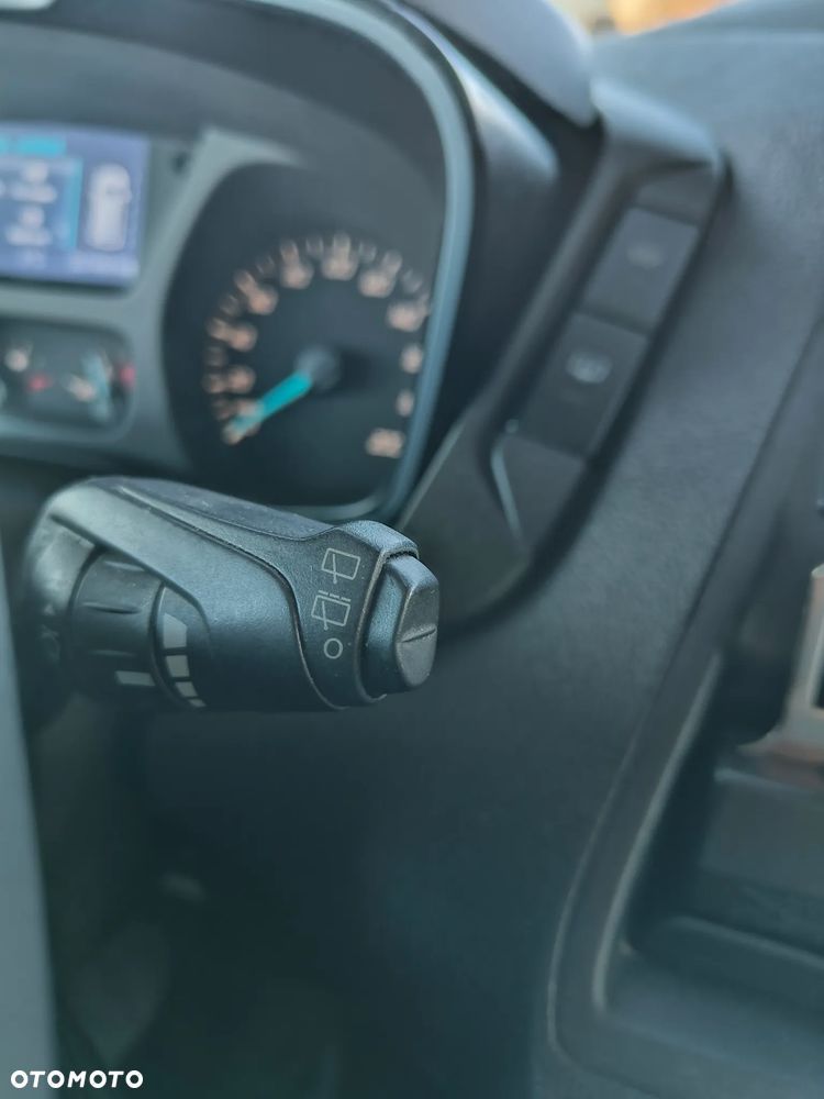 Ford Tourneo Custom 300 L2H1 VA Titanium - 11