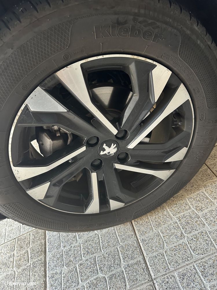 Peugeot 2008 - 4