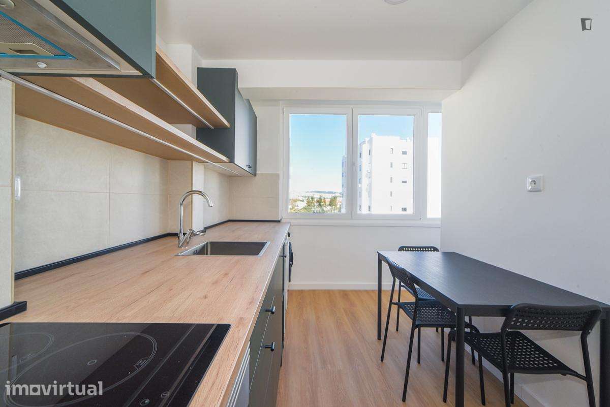 Quarto - localizado em Benfica Lisbon - Grande imagem: 3/21