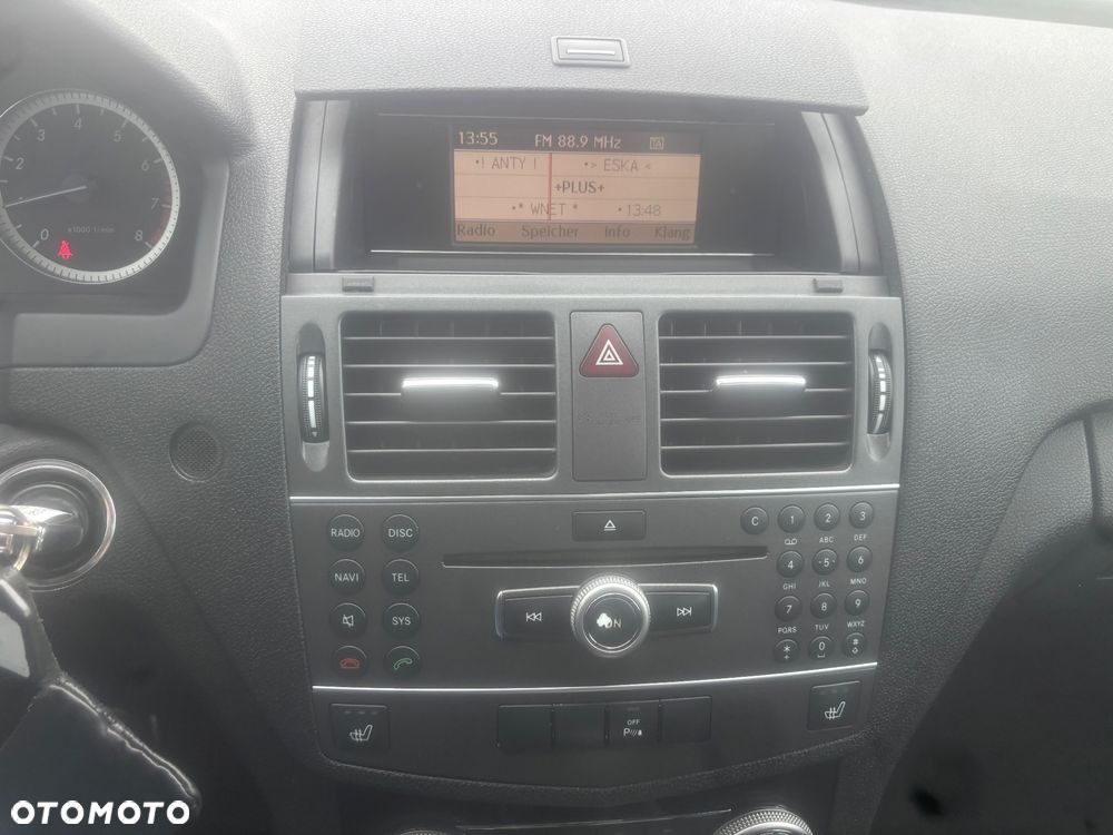 Mercedes-Benz Klasa C 180 CGI Automatik BlueEFFICIENCY - 17