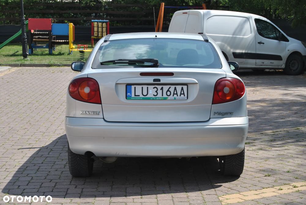 Renault Megane 1.6 - 12
