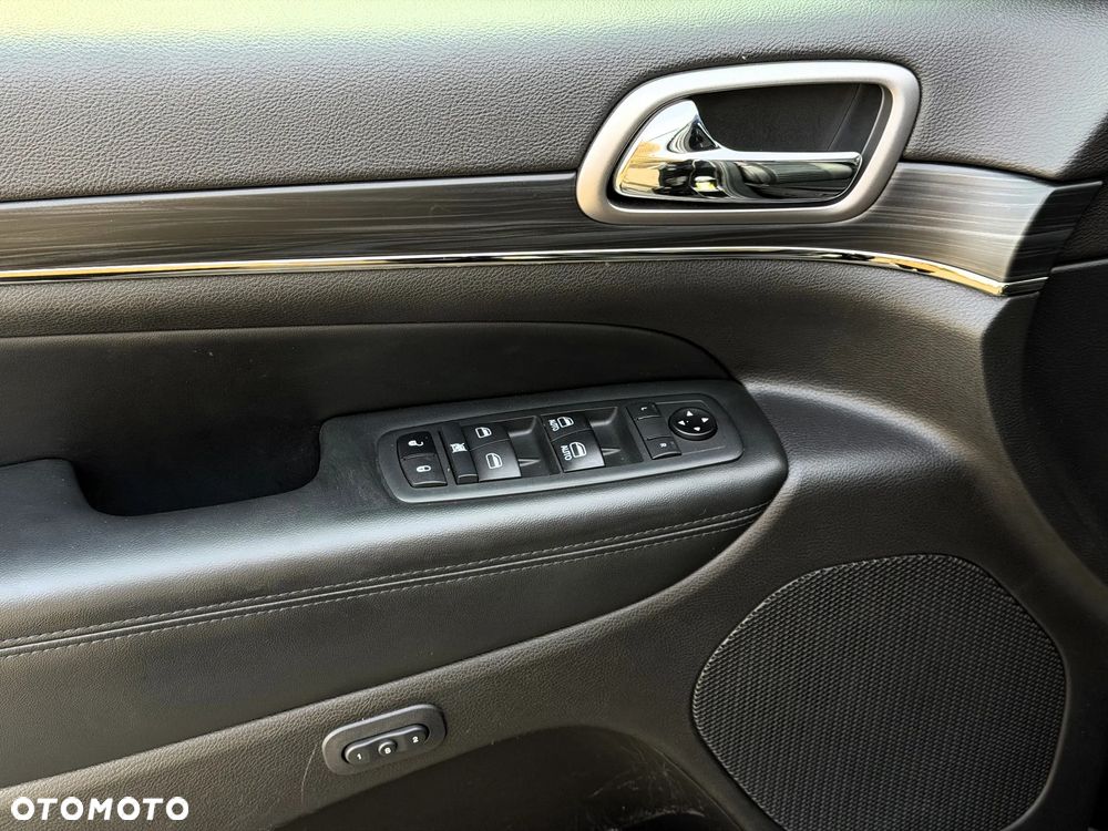 Jeep Grand Cherokee - 16