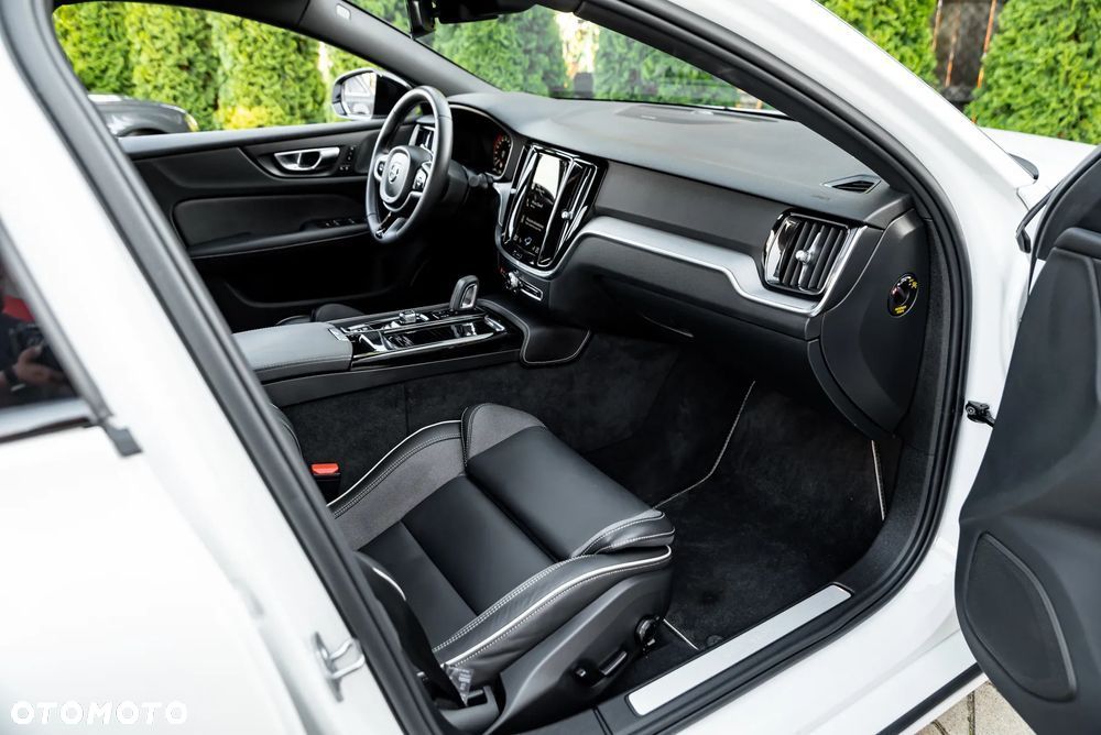 Volvo S60 T8 Recharge AWD Geartronic RDesign - 33