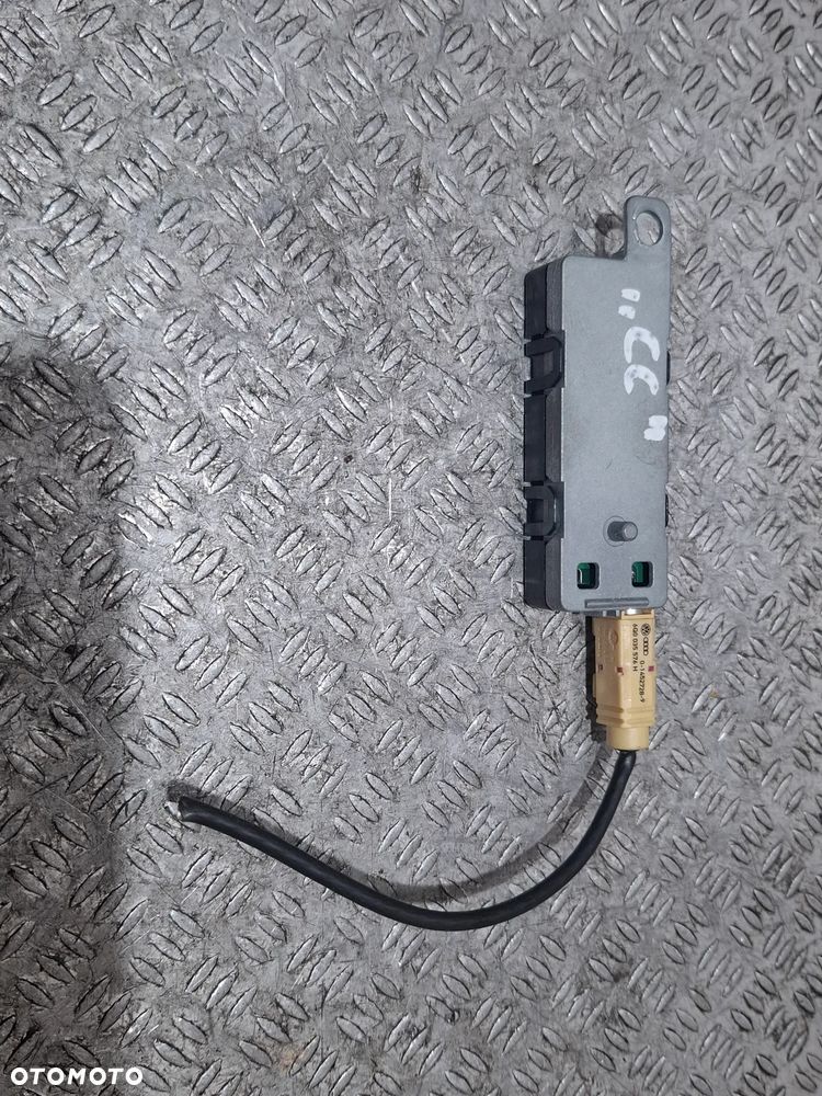 Wzmacniacz antenowy Volkswagen Passat CC 2009 rok nr 3C8035552A - 2