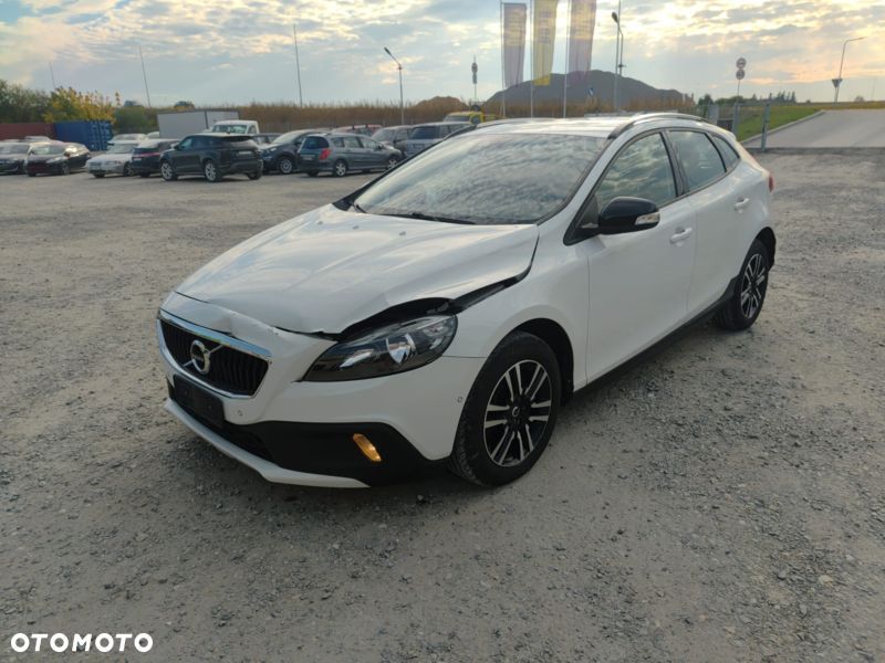 Volvo V40 Cross Country - 25