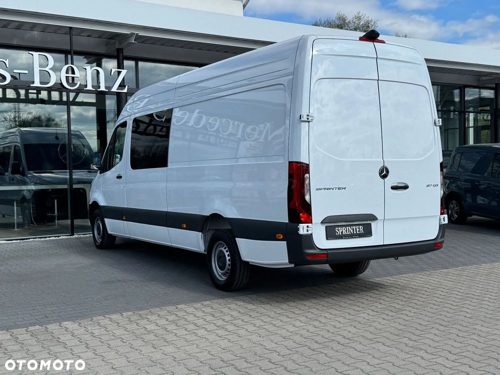 Mercedes-Benz Sprinter - 12