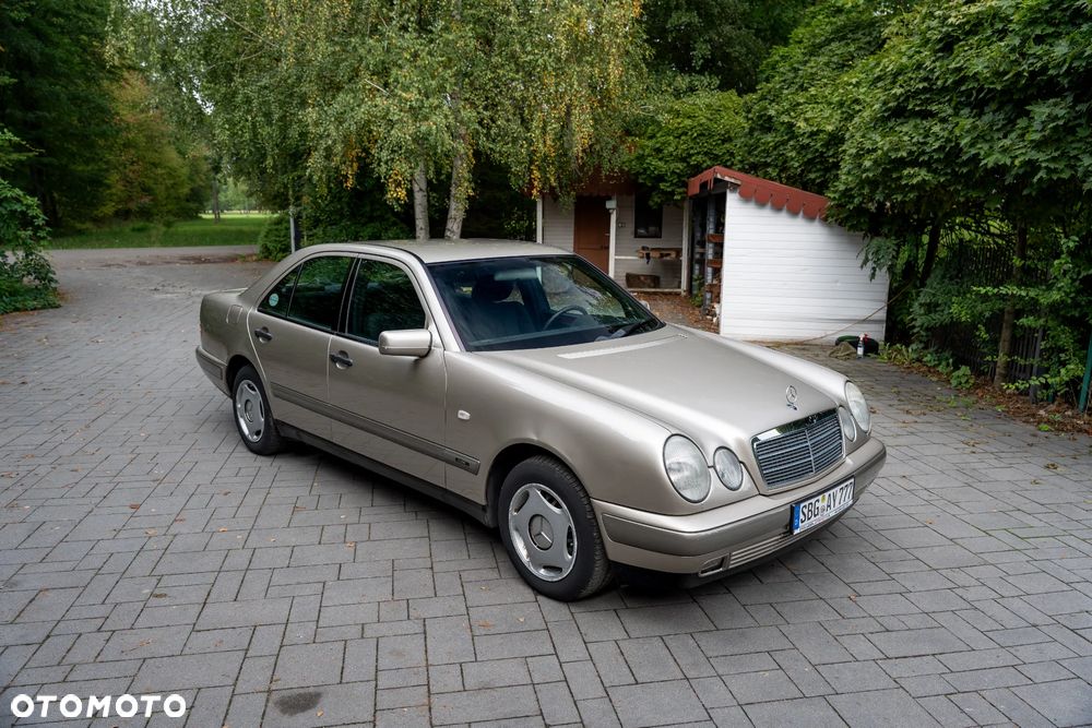 Mercedes-Benz Klasa E 200 - 11