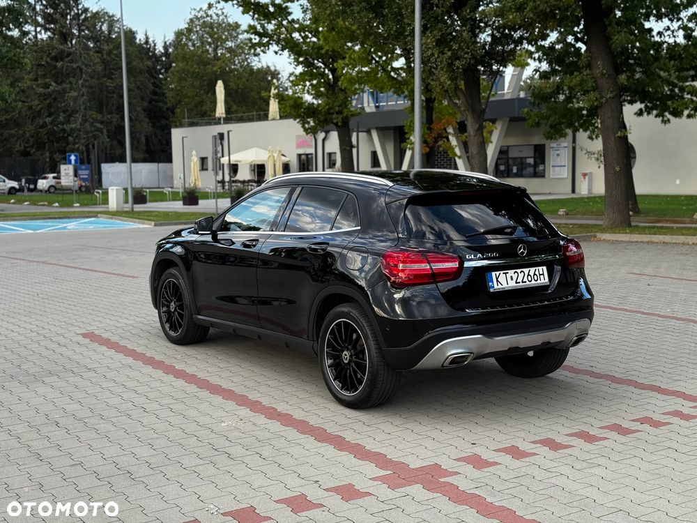 Mercedes-Benz GLA 200 7G-DCT - 9