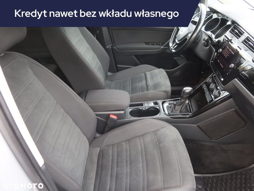 Volkswagen Touran - 10