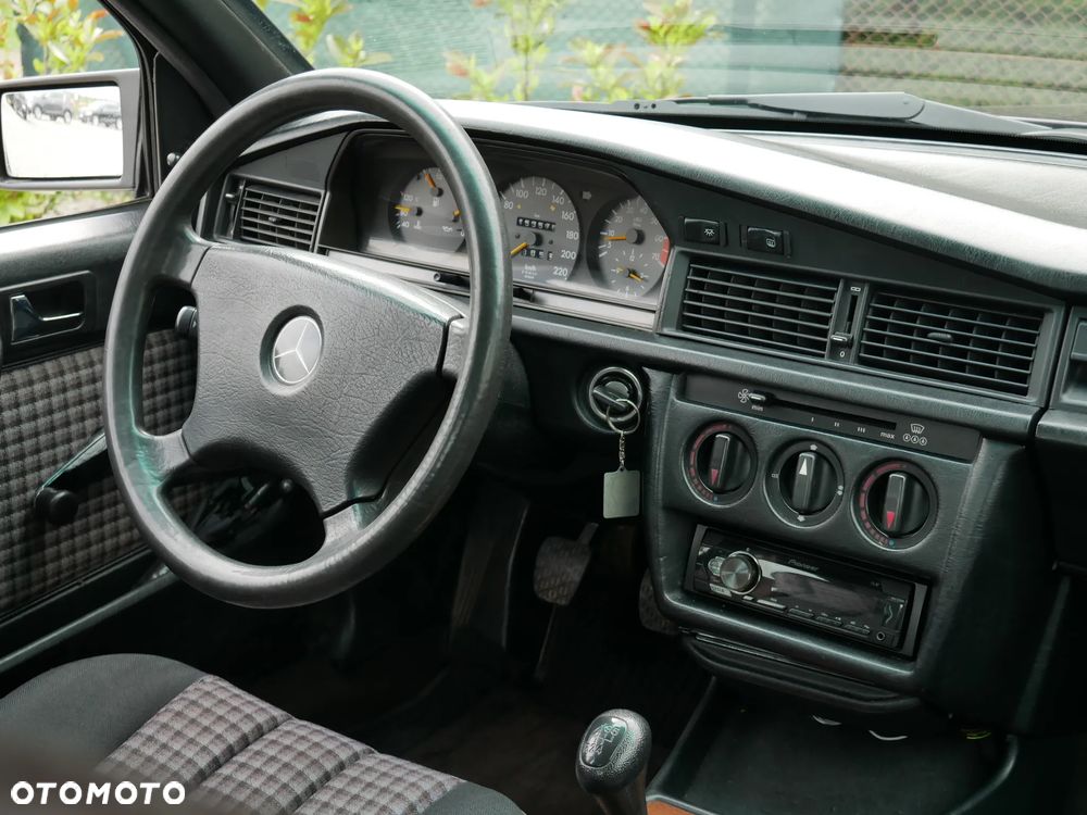 Mercedes-Benz W201 (190) - 27