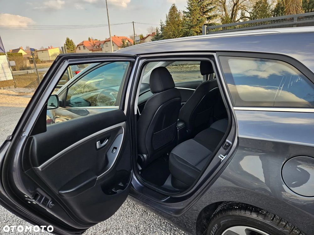 Hyundai i30 blue Kombi 1.6 CRDi Style - 34