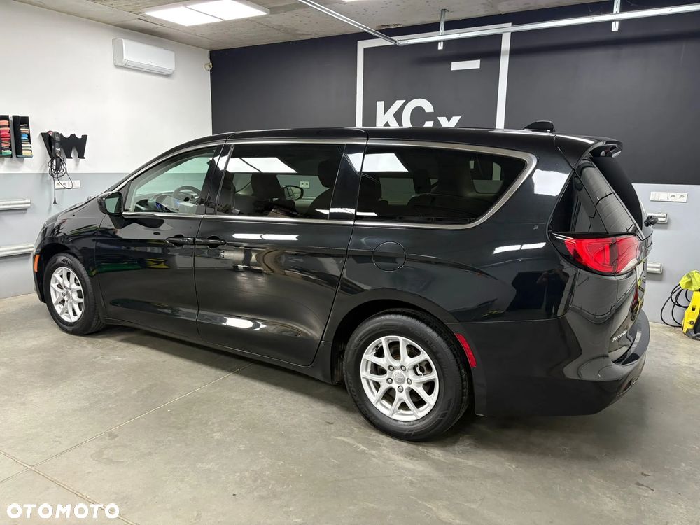 Chrysler Pacifica - 1