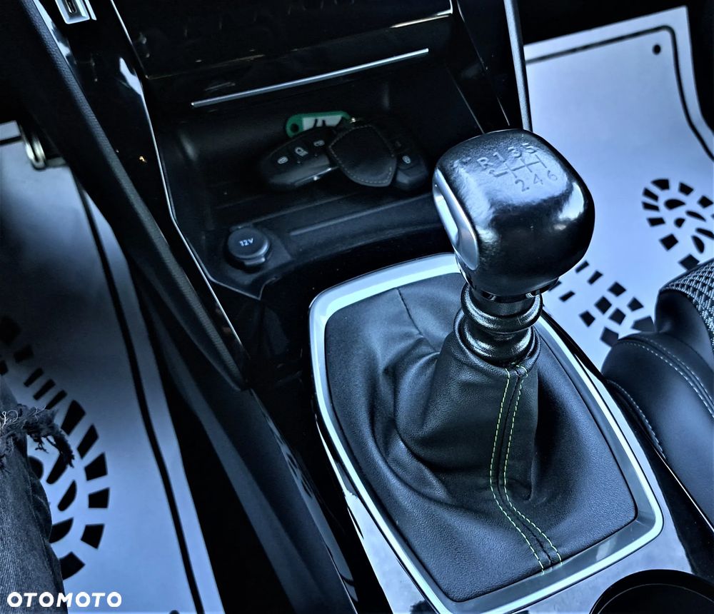 Peugeot 2008 1.2 PureTech Allure S&S - 27