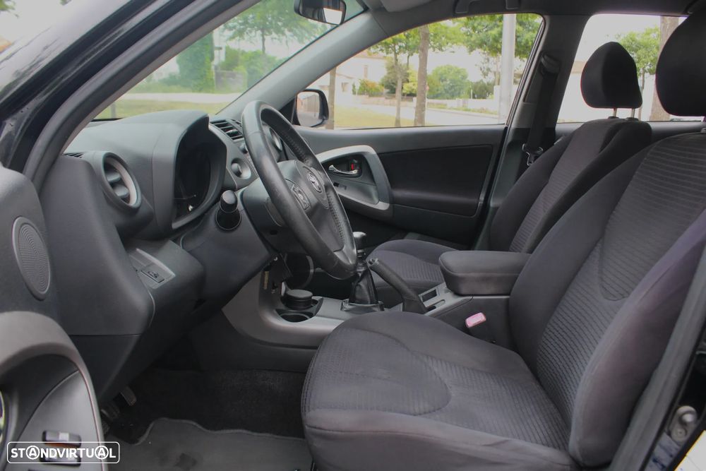 Toyota RAV4 2.2 D-4D Cross Sport NAVI - 33