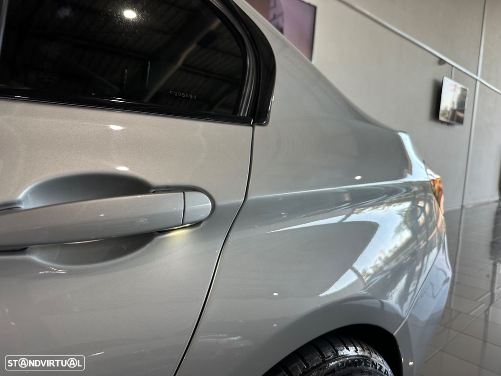 BMW 320 d Auto Pack M - 11