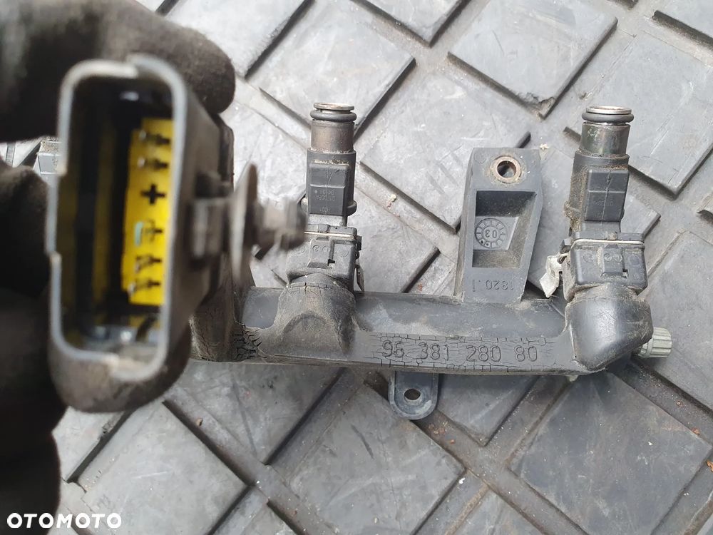 LISTWA WTRYSKOWA BENZYNA PEUGEOT PARTNER I 01F002A 1.4 8V POSIADAM 4 SZT - 10