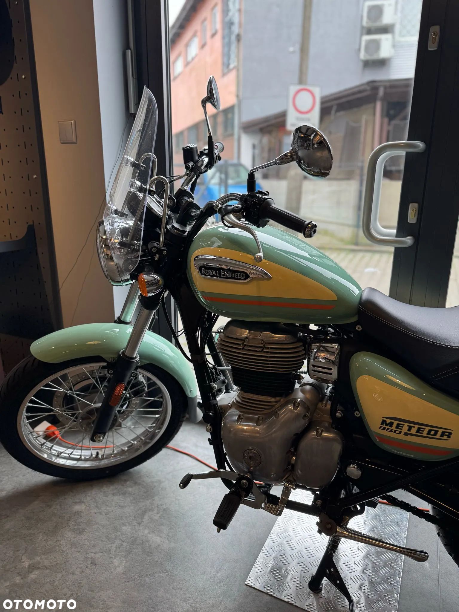 Royal Enfield Meteor - 1