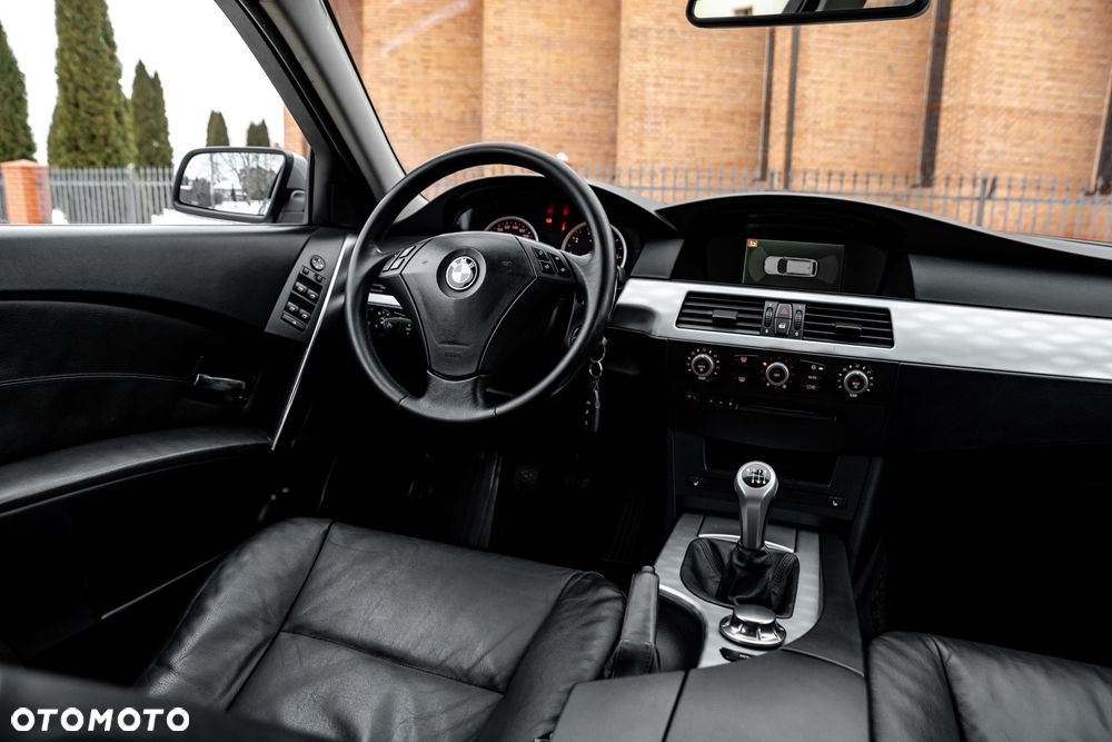 BMW Seria 5 525i Touring - 25