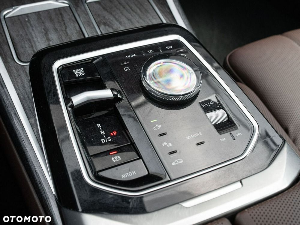 BMW Seria 7 740d xDrive mHEV sport - 16