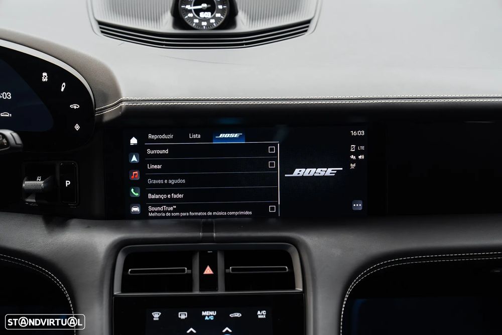 Porsche Taycan Cross Turismo 4 - 42