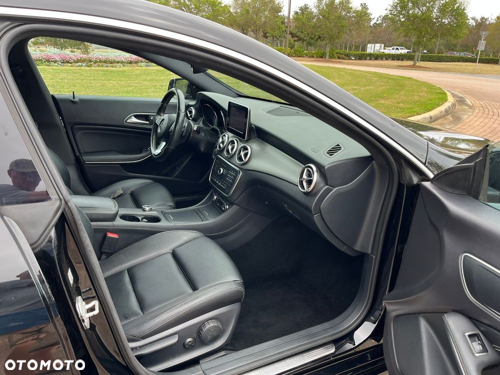 Mercedes-Benz CLA 250 7G-DCT - 11
