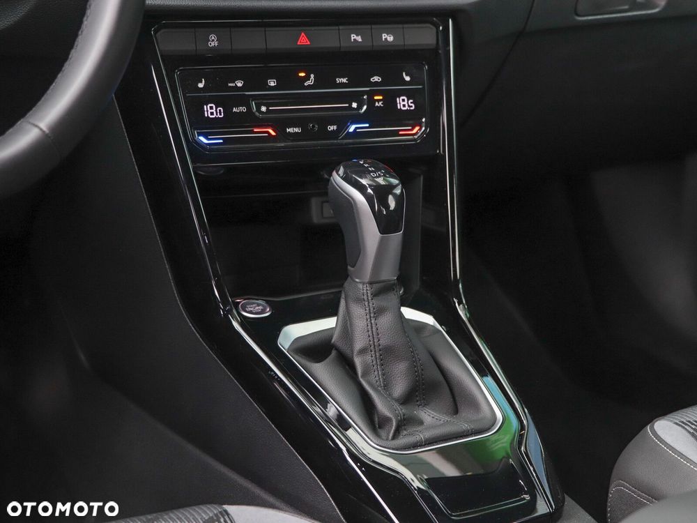 Volkswagen T-Roc - 16