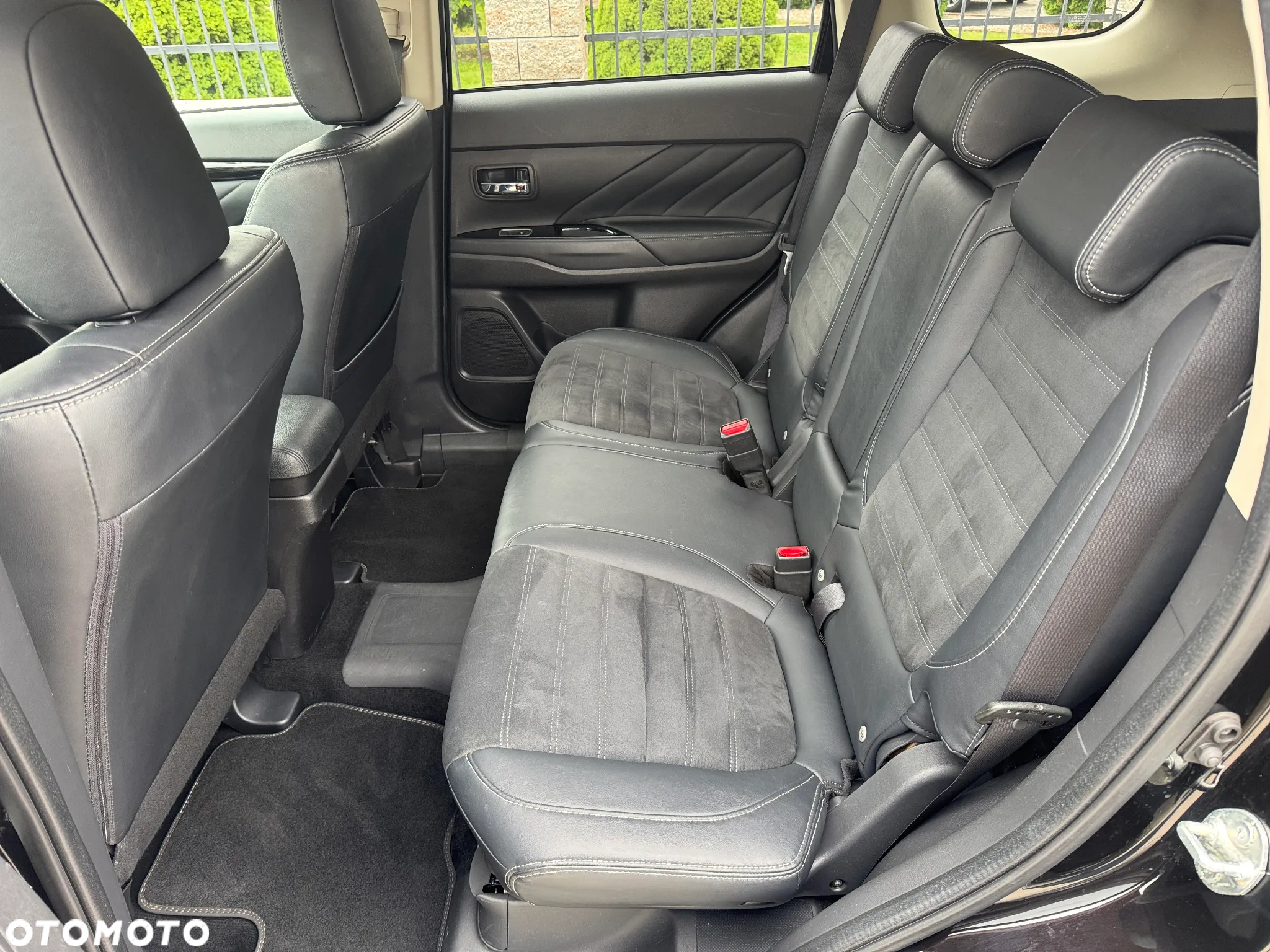 Mitsubishi Outlander PHEV Instyle NAVI + - 25