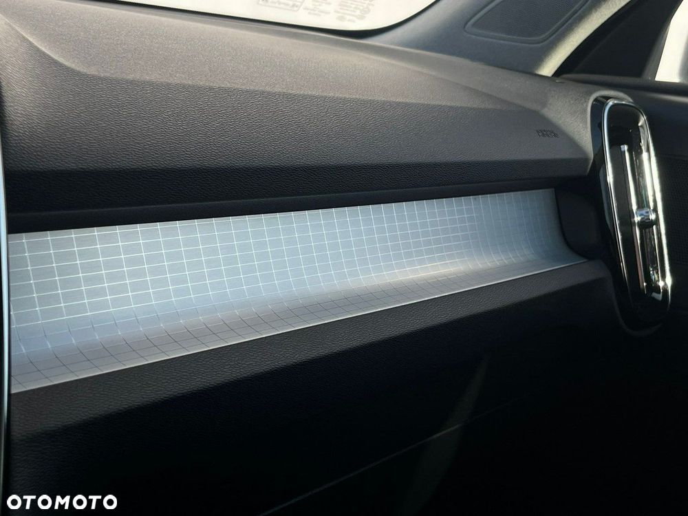 Volvo XC 40 T3 Momentum Pro - 37