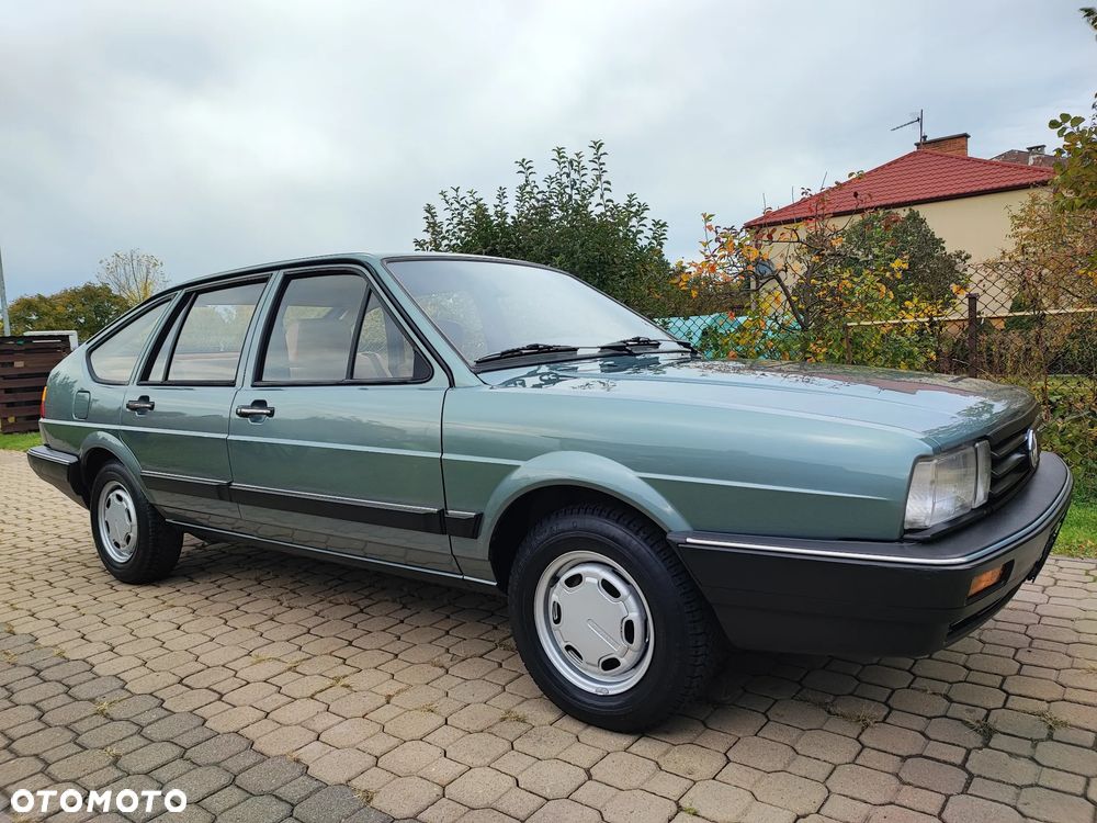 Volkswagen Passat 1.6 C - 10