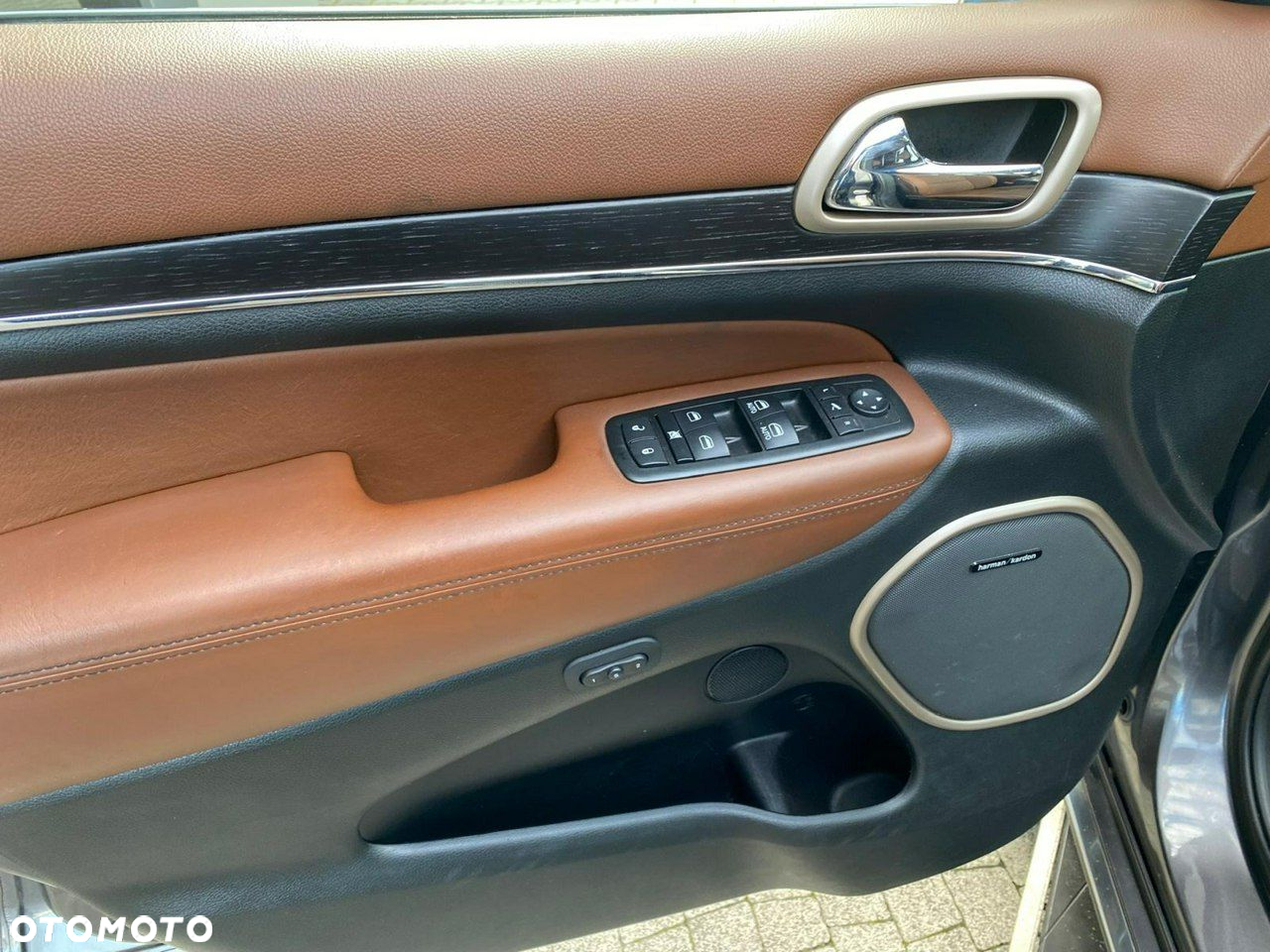 Jeep Grand Cherokee - 17