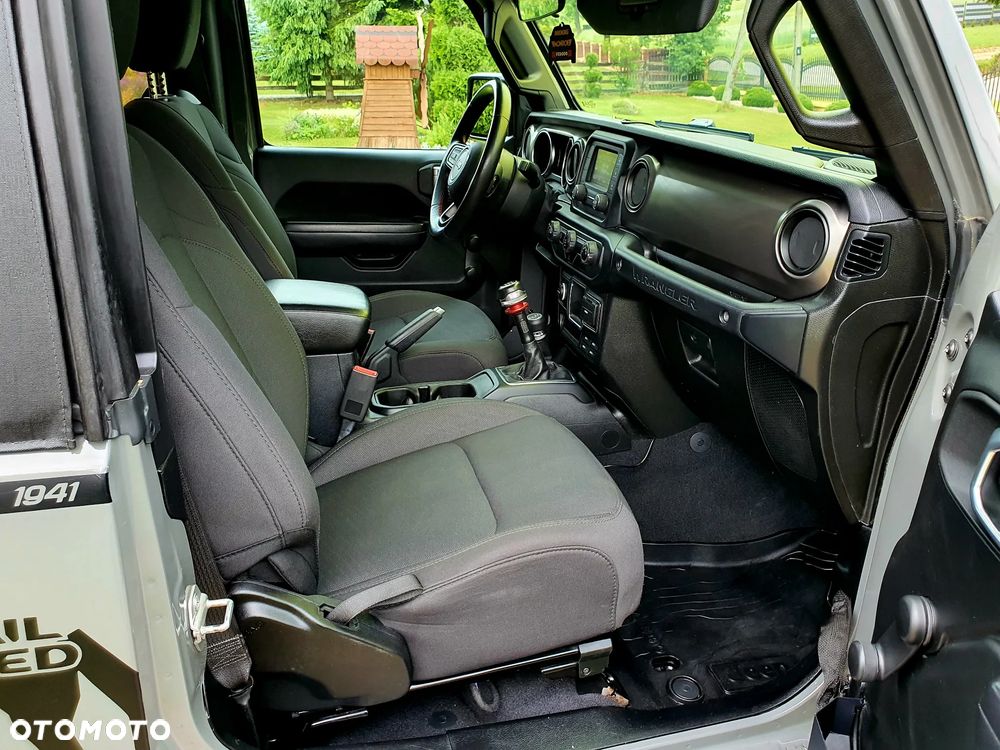 Jeep Wrangler - 15