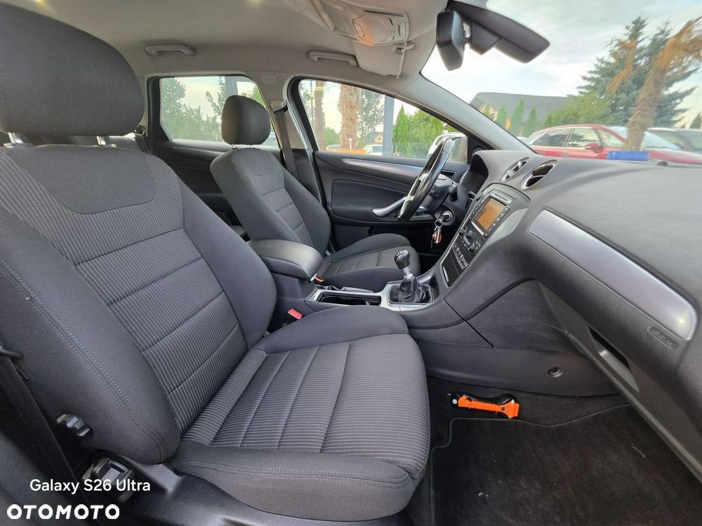 Ford Mondeo - 35