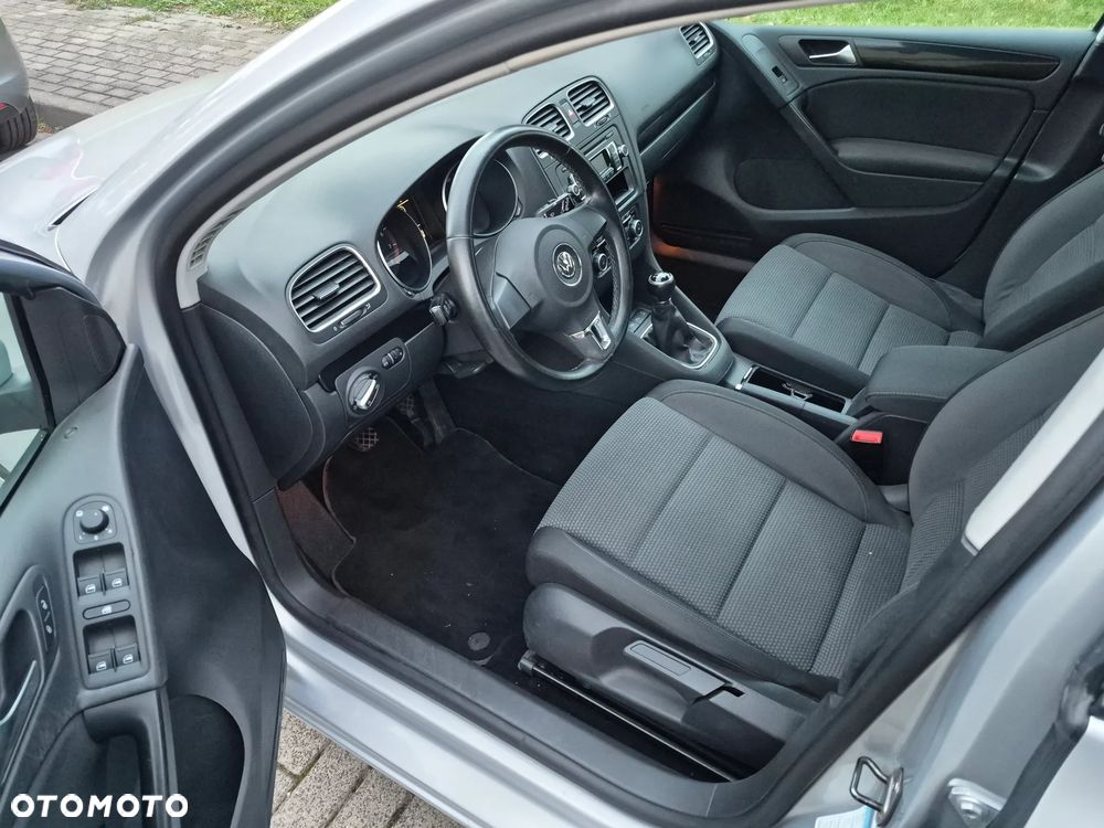 Volkswagen Golf - 6