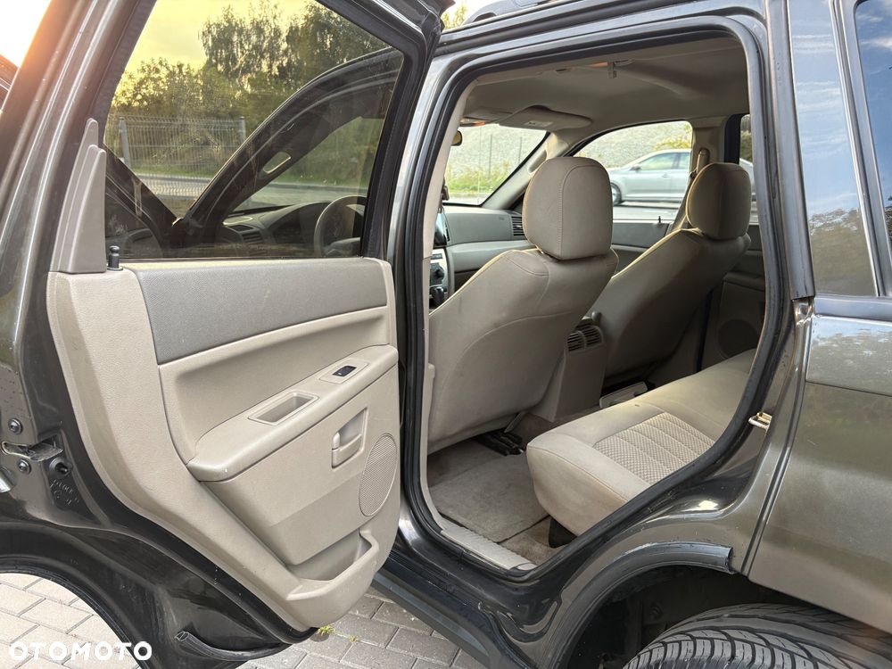 Jeep Grand Cherokee - 22