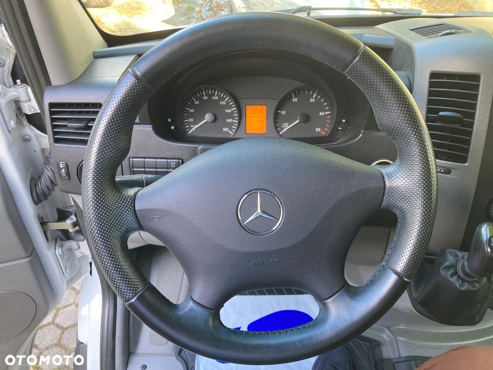 Mercedes-Benz Sprinter - 12