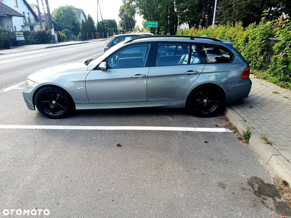 BMW Seria 3 318d - 16