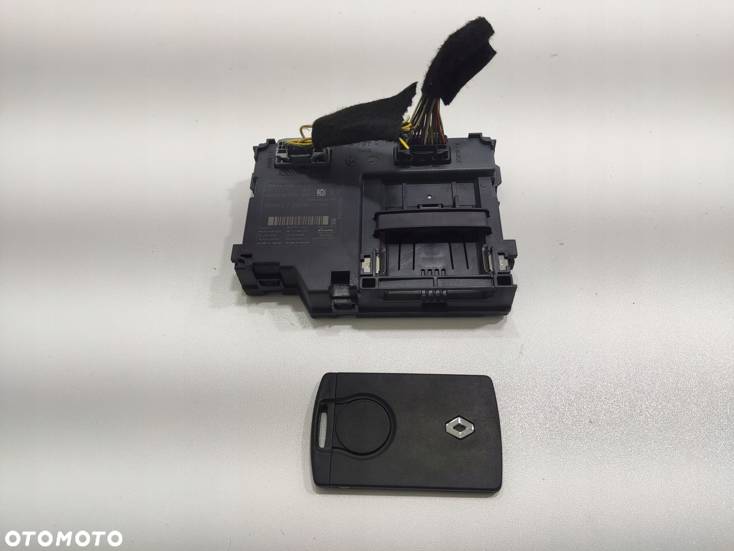 CZYTNIK KART KARTA PILOT RENAULT CAPTUR I 2013-2016 285905719R - 2